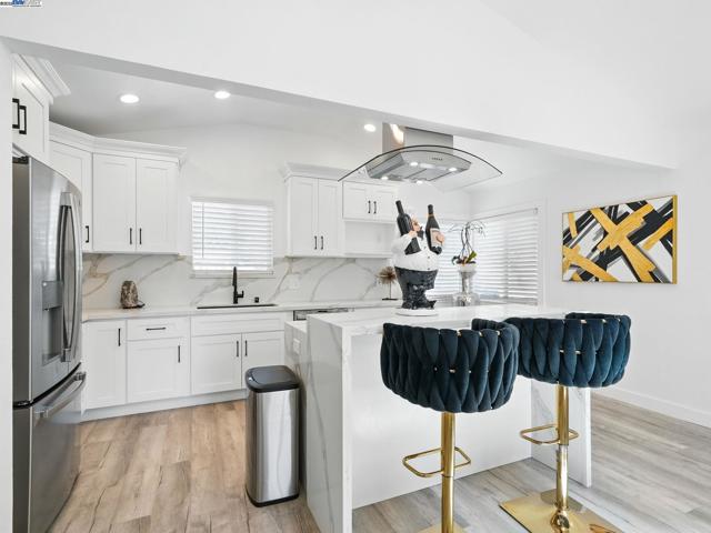 2579 Jacobs St, Hayward CA: https://media.crmls.org/mediaz/d3d8727f-88f4-4151-9dba-bbaa7eadd212.jpg