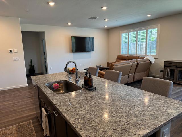 332 Manchester Drive, Los Banos CA: https://media.crmls.org/mediaz/d3d89018-3571-4e03-a6ce-6cd12a827f5d.jpg