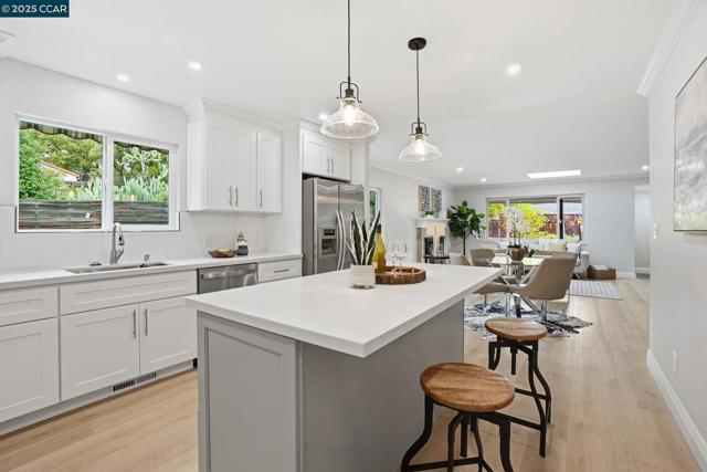 289 Sierra Dr, Walnut Creek CA: https://media.crmls.org/mediaz/d3d8e516-5e6e-4e63-b466-e25803326e83.jpg