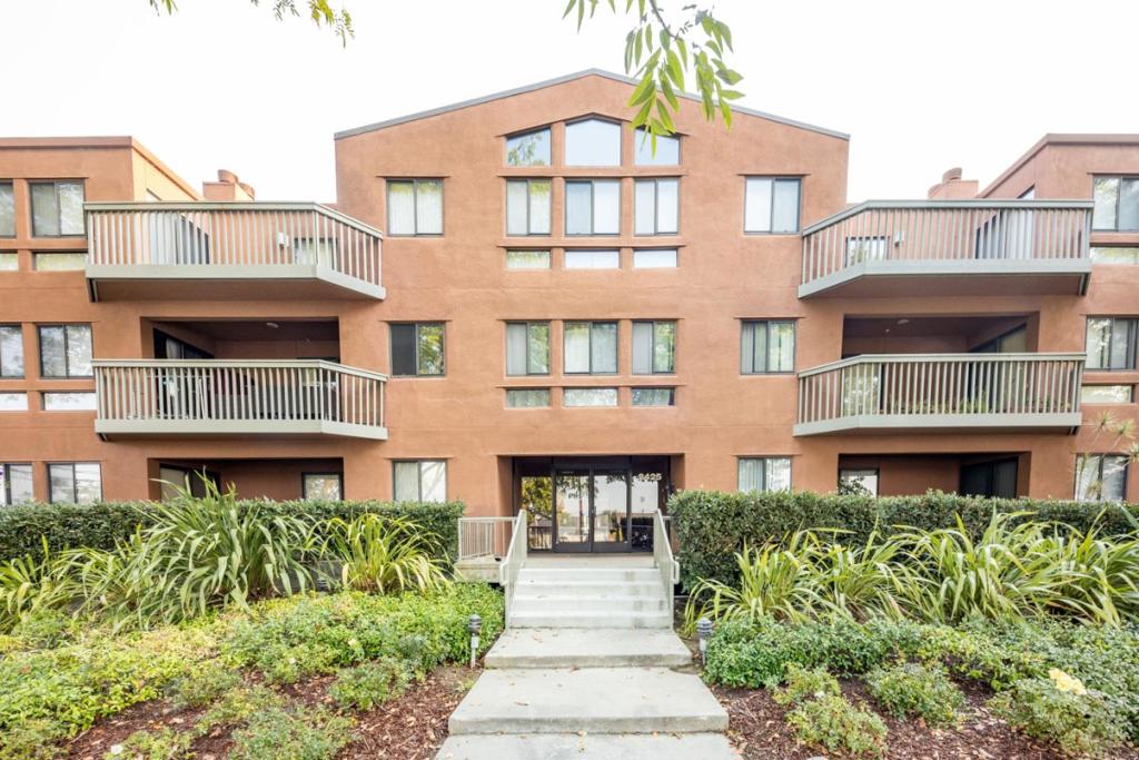 2425 S Norfolk Street #204