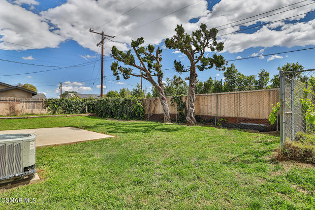 1878 Moore Street, Simi Valley CA: https://media.crmls.org/mediaz/d3d97b83-47e4-41b9-b34c-b05075a094e1.jpg