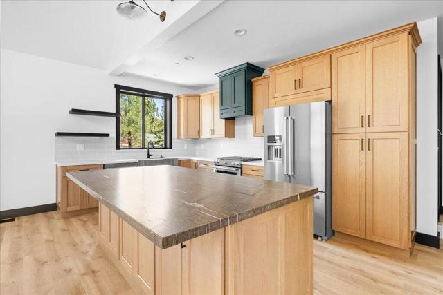 457 E Angeles Boulevard, Big Bear CA: https://media.crmls.org/mediaz/d3dc9bb5-dd03-4ebc-9c99-b0a104259d4d.jpg