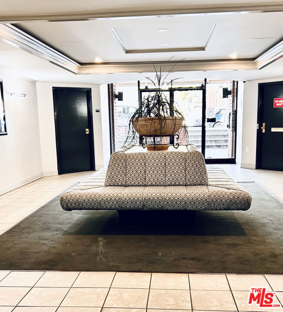 911 N Kings Road, West Hollywood CA: https://media.crmls.org/mediaz/d3dcac8c-0e29-4ade-b34a-7415e28ea35b.jpg