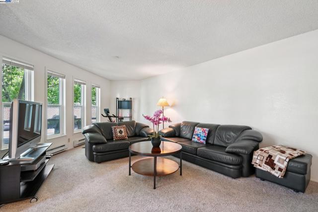 39490 Albany Cmn, Fremont CA: https://media.crmls.org/mediaz/d3de5af5-6c69-4bc8-8a47-38bf42f3bf2f.jpg