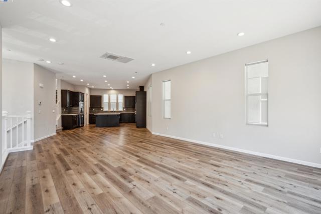 5813 Huntley Ave, Dublin CA: https://media.crmls.org/mediaz/d3df24e6-7b50-4f28-a513-2aa5faab3bbf.jpg