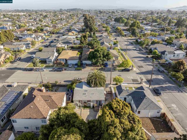 3811 Clinton Ave, Richmond CA: https://media.crmls.org/mediaz/d3df63da-fc83-4e16-9763-15a2329a9187.jpg