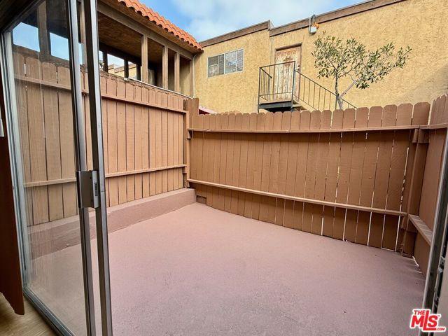882 Victor Avenue, Inglewood CA: https://media.crmls.org/mediaz/d3e0179b-008c-4680-9bc4-fb3366541950.jpg