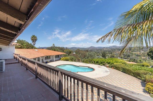 Detail Gallery Image 8 of 24 For 277 via Del Cerrito, Encinitas,  CA 92024 - 5 Beds | 5 Baths