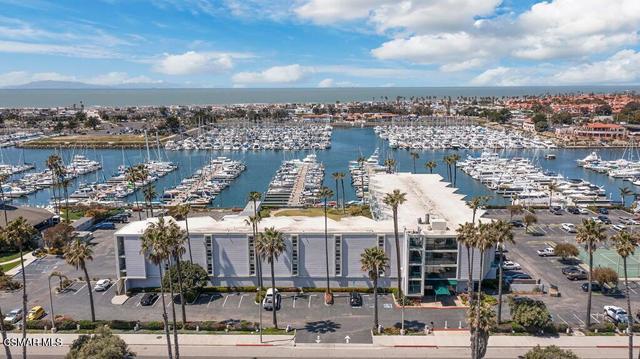 2901 Peninsula Road, Oxnard CA: https://media.crmls.org/mediaz/d3e0aaa1-e634-4a8c-9cbb-d2aadc687a47.jpg