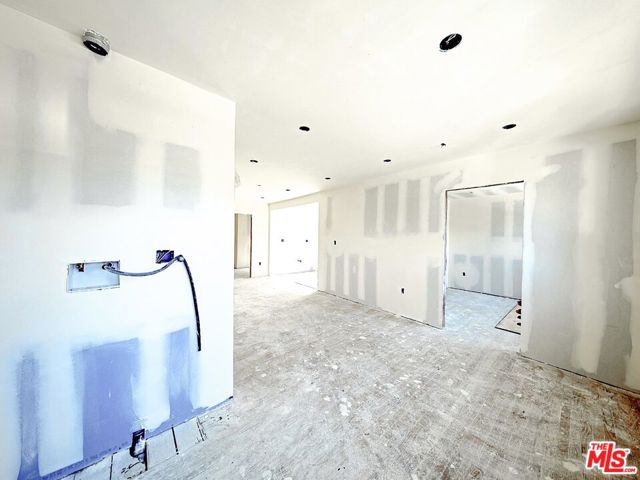 14426 Friar Street photo 40