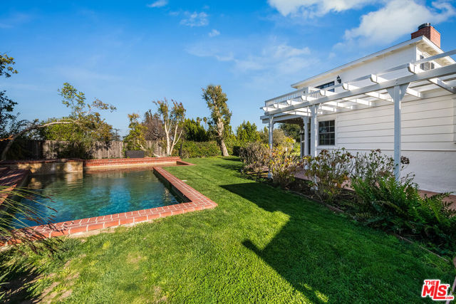 4118 Davana Road, Sherman Oaks CA: https://media.crmls.org/mediaz/d3e14726-5e07-452b-9590-e45d0788bb89.jpg