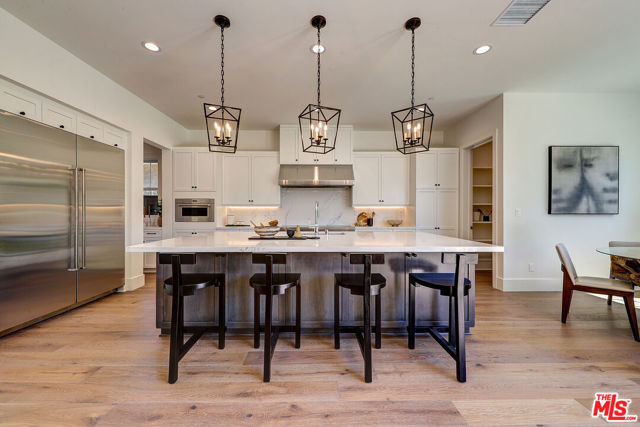 7733 Henefer Avenue, Los Angeles CA: https://media.crmls.org/mediaz/d3e1abbd-77da-4573-b9ef-4a9cf0903cb6.jpg