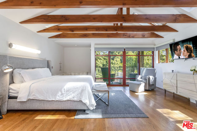 8783 Lookout Mountain Avenue, Los Angeles CA: https://media.crmls.org/mediaz/d3e1b100-9e54-4621-87e6-685c8e7a8c84.jpg