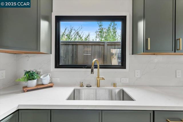 1045 Kains Ave, Albany CA: https://media.crmls.org/mediaz/d3e24590-0e75-4ab0-95c1-776ef9a807b5.jpg