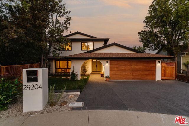29204 Deep Shadow Drive, Agoura Hills CA: https://media.crmls.org/mediaz/d3e34ffd-517a-4f77-9549-1b28fbfe138a.jpg