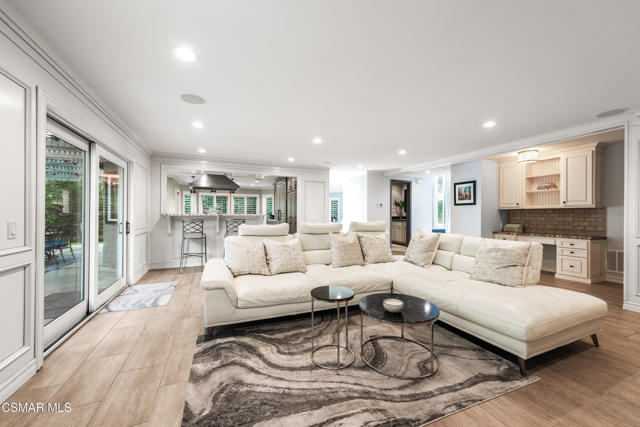 5816 Middle Crest Drive, Agoura Hills CA: https://media.crmls.org/mediaz/d3e35a61-bbd2-40aa-9295-7d946b9d1246.jpg