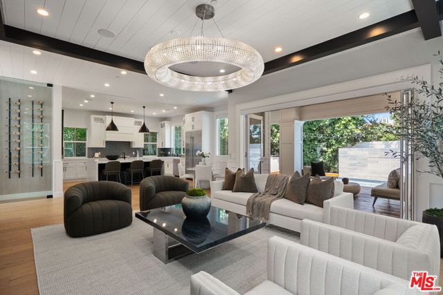 18057 Valley Vista Boulevard, Encino CA: https://media.crmls.org/mediaz/d3e41eb7-eb0d-4d88-bb76-ed7e6b307267.jpg