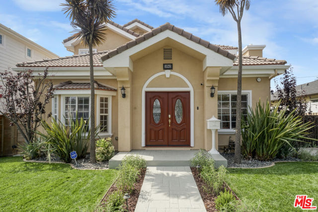 10943 Barman Avenue, Culver City CA: https://media.crmls.org/mediaz/d3e44e3a-df00-4706-b597-b53a49a247d9.jpg
