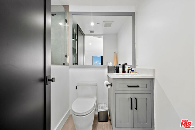 3140 Coldwater Canyon, Studio City CA: https://media.crmls.org/mediaz/d3e46019-83cf-4a88-a147-1a3f71aa642e.jpg