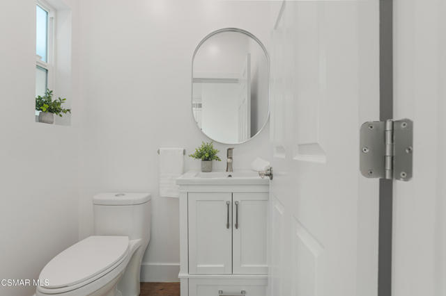 568 Bristol Avenue, Simi Valley CA: https://media.crmls.org/mediaz/d3e4cde7-724d-4a3a-b745-632237b71fc4.jpg