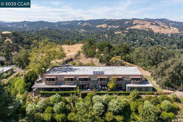 1256 Skycrest Dr, Walnut Creek CA: https://media.crmls.org/mediaz/d3e4ceed-294e-4bda-93ff-1783d2459d55.jpg