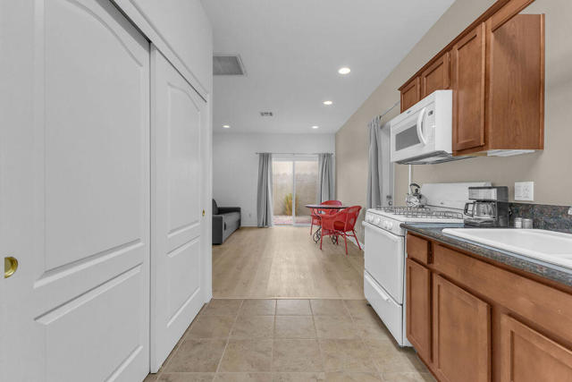 12622 Miracle Hill Road, Desert Hot Springs CA: https://media.crmls.org/mediaz/d3e4d069-1cc2-4853-8214-9649d3bf7147.jpg