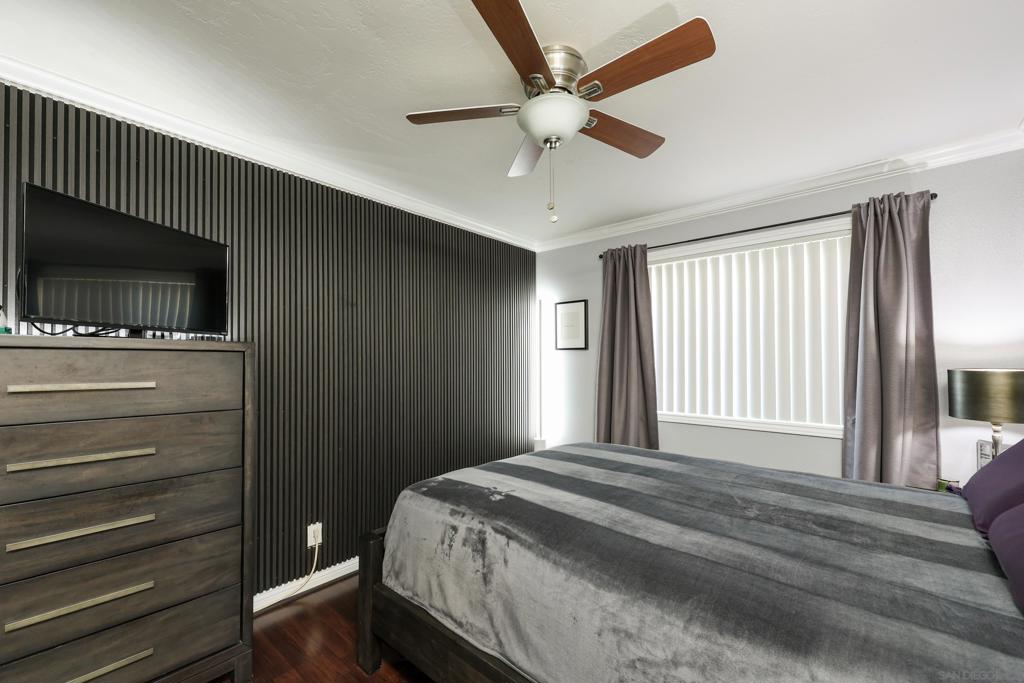 2040 Robinson - photo 13