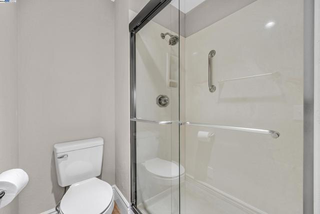 394 Caliente Dr, San Leandro CA: https://media.crmls.org/mediaz/d3e57f93-e68d-4207-af4e-53ef51235f51.jpg