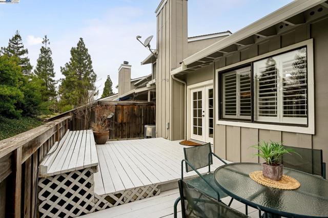 2200 Oneida Cir, Danville CA: https://media.crmls.org/mediaz/d3e5988b-8305-4890-98f1-f0052eae3c11.jpg