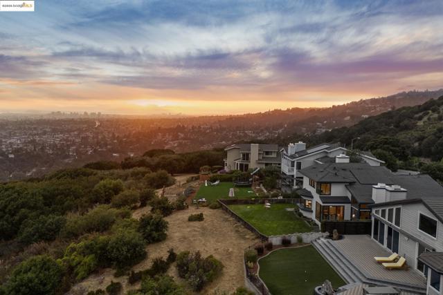 6019 Ridgemont Dr, Oakland CA: https://media.crmls.org/mediaz/d3e611f1-248e-43fe-885b-68d61e41f29e.jpg