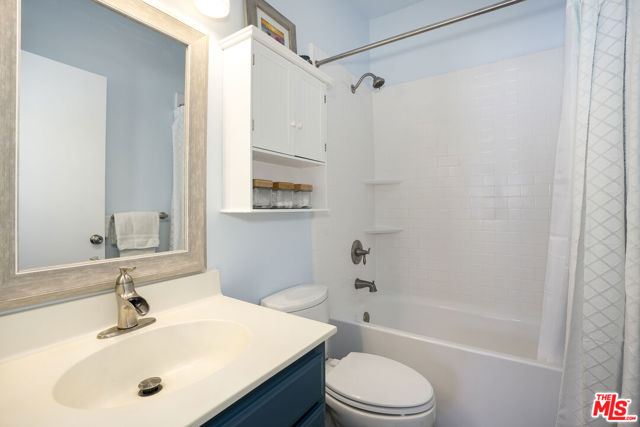 6525 Woodman Avenue, 2 photo 20