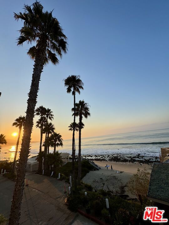 26668 Seagull Way, Malibu CA: https://media.crmls.org/mediaz/d3e664d1-2707-42c0-896c-71a95568e44b.jpg