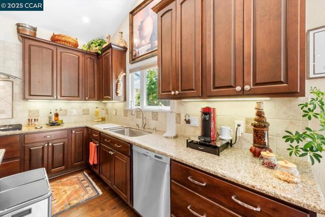 3121 Del Oceano Dr, Lafayette CA: https://media.crmls.org/mediaz/d3e6e862-ba1c-44ea-a921-279e4f9ae065.jpg