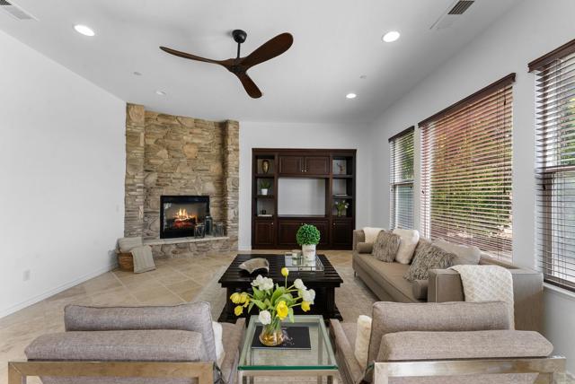 5527 Alexandrine Ct, Oceanside CA: https://media.crmls.org/mediaz/d3e7276d-6109-4e74-a589-f3ec0bbb64ac.jpg