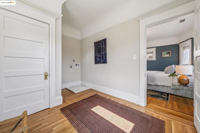 478 43rd St, Oakland CA: https://media.crmls.org/mediaz/d3e77086-63e9-4ee9-b6ab-67d739a4db46.jpg