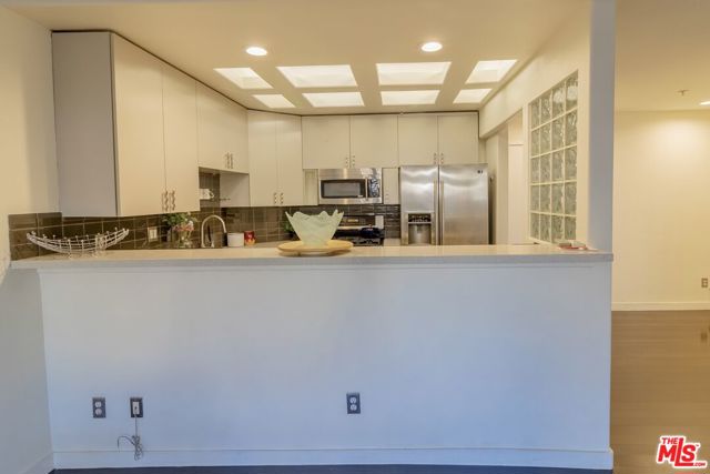 4477 Woodman Avenue, 108 photo 10