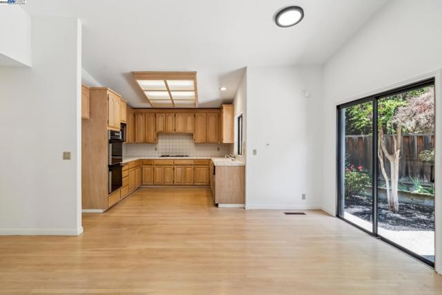 208 Heritage Ln, Pleasanton CA: https://media.crmls.org/mediaz/d3e86d1a-b4e3-4a46-8fc1-5d7f0f47ee1f.jpg