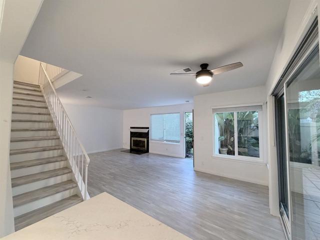 Detail Gallery Image 2 of 25 For 155 Countrywood Ln, Encinitas,  CA 92024 - 3 Beds | 3 Baths