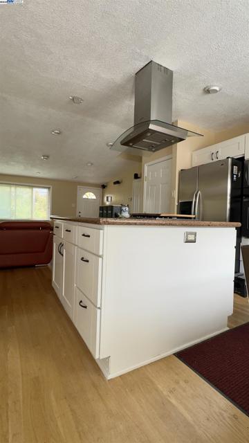 38526 Canyon Heights Drive, Fremont CA: https://media.crmls.org/mediaz/d3e95083-814e-4eaf-85b9-632c05819d09.jpg