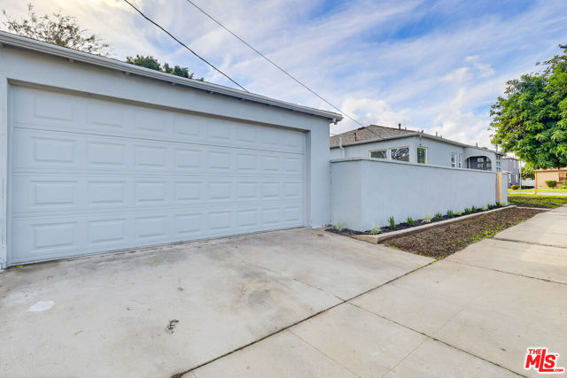 9402 S Van Ness Avenue, Los Angeles CA: https://media.crmls.org/mediaz/d3e98fb9-8d65-4fd4-b478-5025ab0ae0fc.jpg