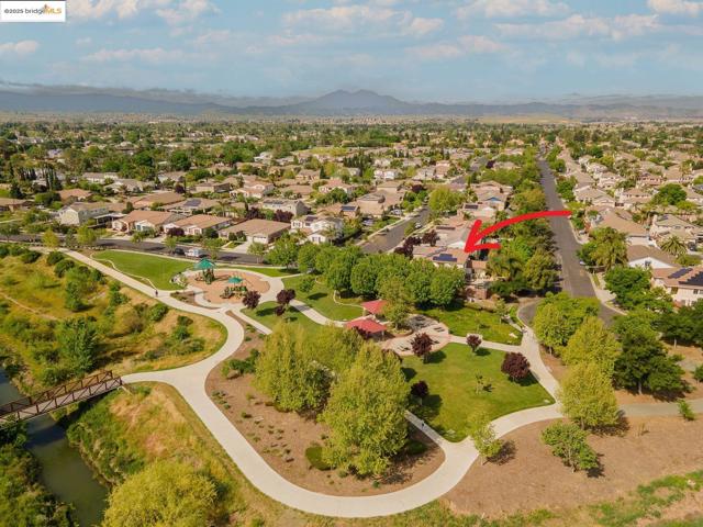 719 Monte Verde Ln, Brentwood CA: https://media.crmls.org/mediaz/d3ea01c5-5cb0-4745-ab2e-e720e9725da7.jpg
