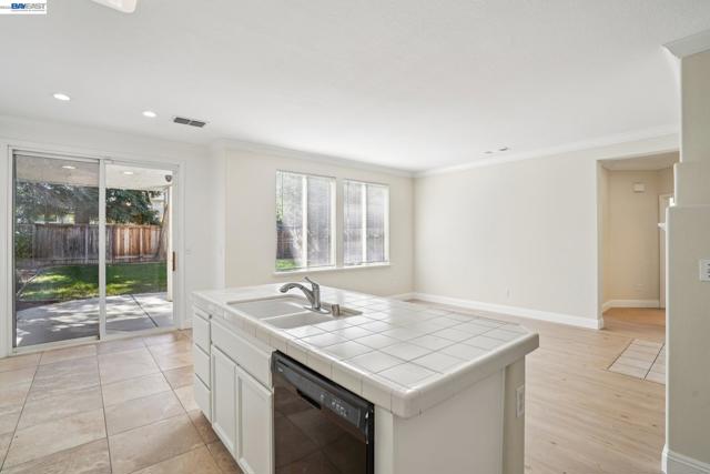 4902 Alterra Way, Sacramento CA: https://media.crmls.org/mediaz/d3ea1cfe-fb12-47c1-893d-38d158e05856.jpg