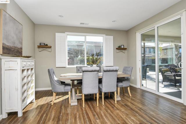 847 Dunmore St, Oakley CA: https://media.crmls.org/mediaz/d3ea4f57-e54e-4b75-a377-e38ba5f69153.jpg