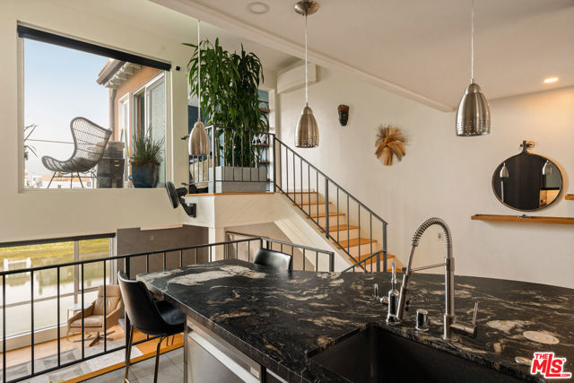 6400 Pacific Avenue, Playa del Rey CA: https://media.crmls.org/mediaz/d3eaff8f-c41d-4941-b8cb-4db7ce4f6626.jpg