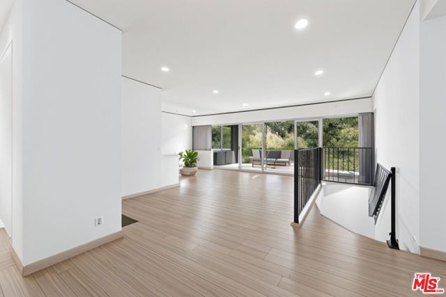 7083 Highcliff Trail, Tujunga CA: https://media.crmls.org/mediaz/d3eb4fe3-ce62-4b50-99a4-50e18af426d8.jpg