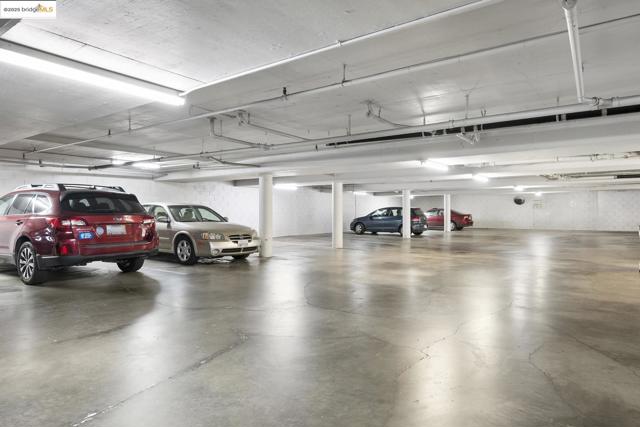 5405 Carlton St, Oakland CA: https://media.crmls.org/mediaz/d3eb536b-bb5c-498a-b705-4122f9d24fb6.jpg