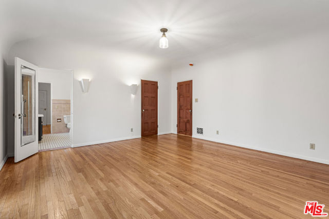 931 S Ogden Drive, Los Angeles CA: https://media.crmls.org/mediaz/d3ebf9da-f1a7-4e70-b920-5da46f09dd5b.jpg