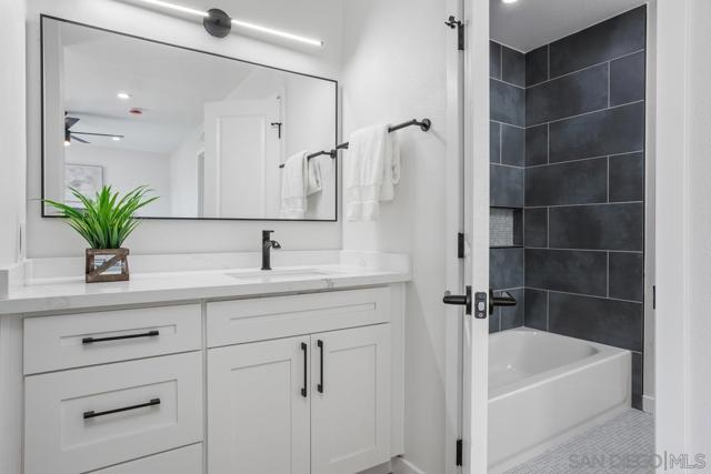 268 Festival Dr, Oceanside CA: https://media.crmls.org/mediaz/d3ec22eb-459c-4398-9cb8-842051b43568.jpg