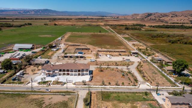 8440 Lovers Lane, Hollister CA: https://media.crmls.org/mediaz/d3ec2f25-a2ab-41fa-a186-f7379a1d950f.jpg