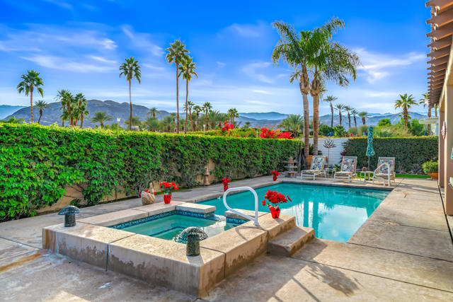 17 Corte Del Sol, Rancho Mirage CA: https://media.crmls.org/mediaz/d3ec838c-96ed-4109-bce9-3d8c17621c34.jpg